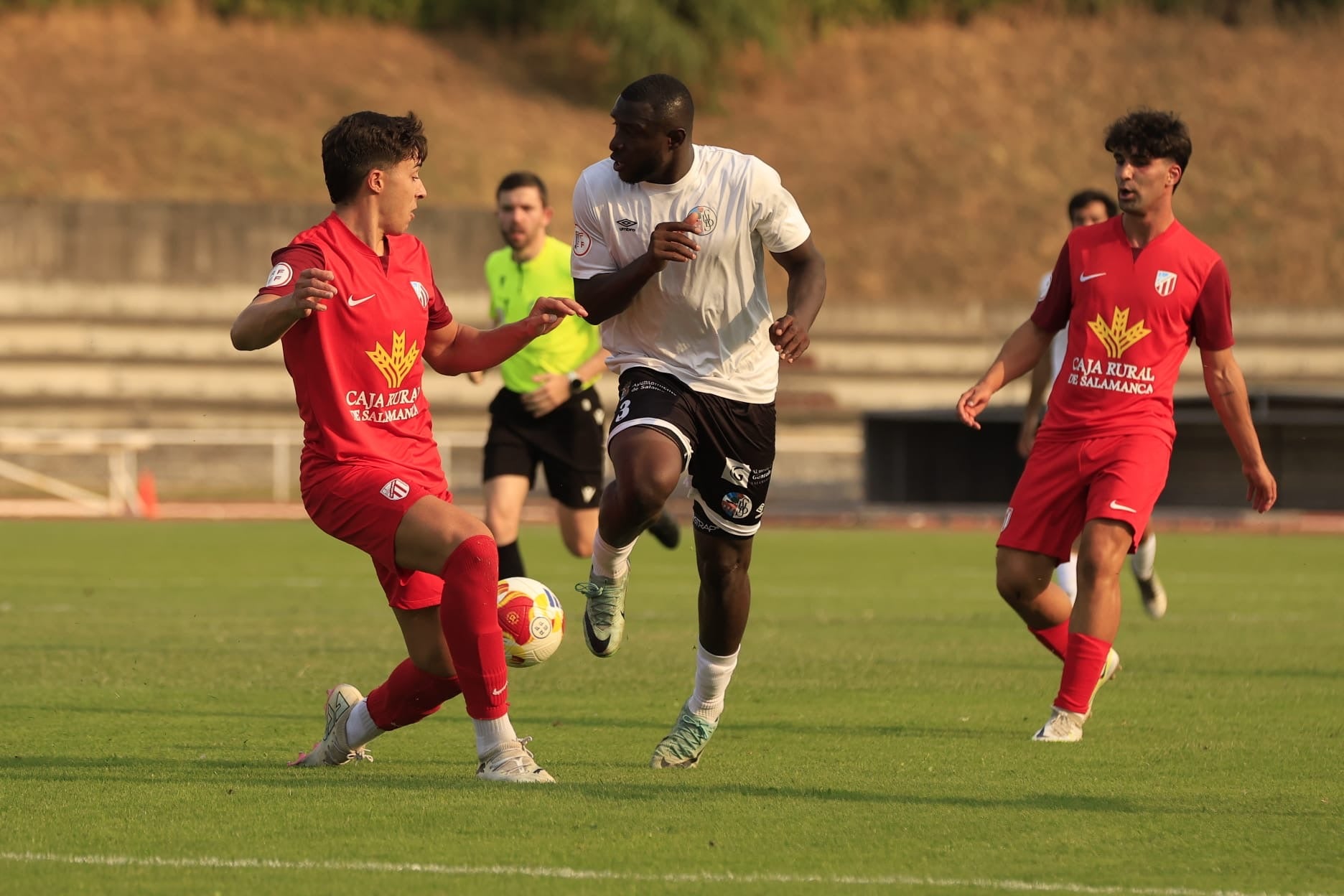 El derbi entre el Salamanca UDS y el Santa Marta, en imágenes