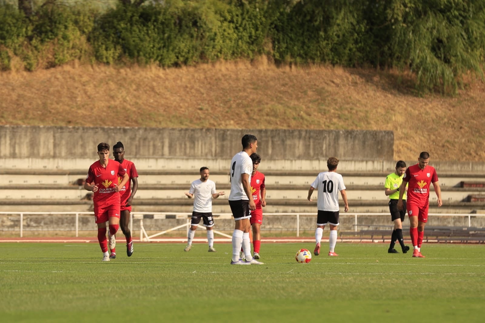 El derbi entre el Salamanca UDS y el Santa Marta, en imágenes