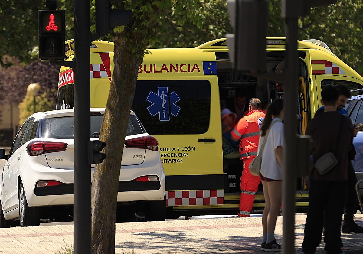 Ambulancia y Policía Local en un suceso