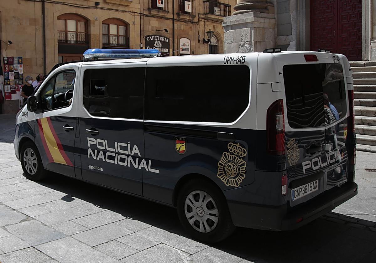 Imagen de archivo de un furgón de Policía Nacional