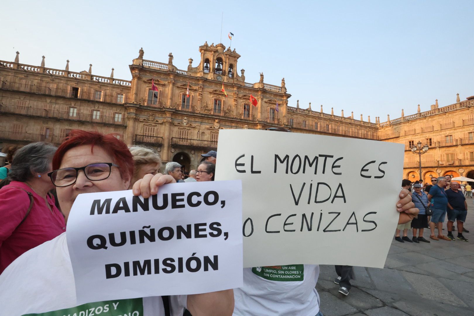 En imágenes, la manifestación en Salamanca por la gestión de los incendios