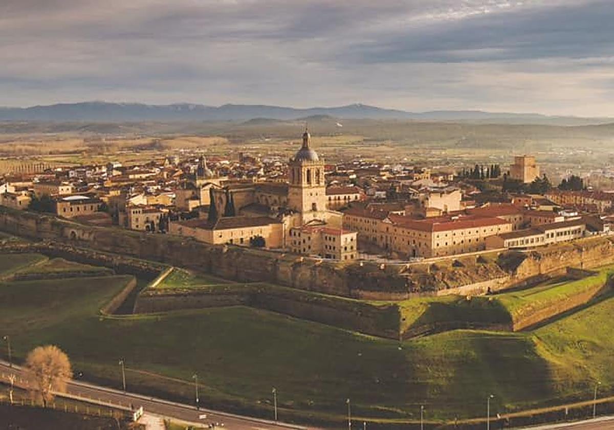 La muralla mirobrigense en forma de estrella.