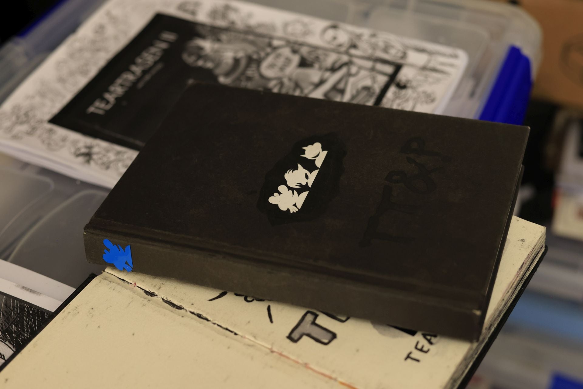 Entramos en el estudio de uno de los pioneros del cómic underground en Salamanca