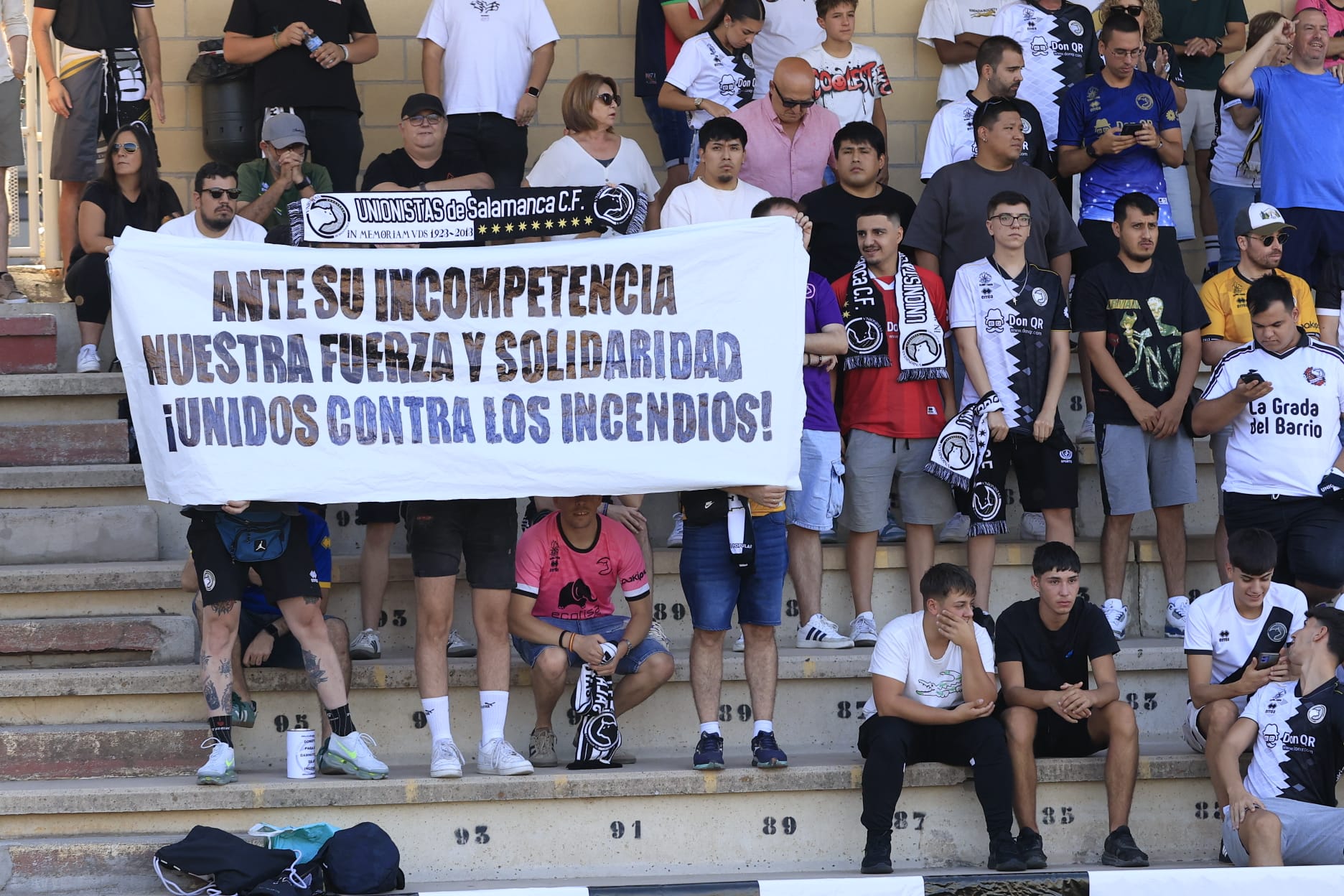 En imágenes, el partido entre Unionistas y el Mérida que honra a la extinta UDS