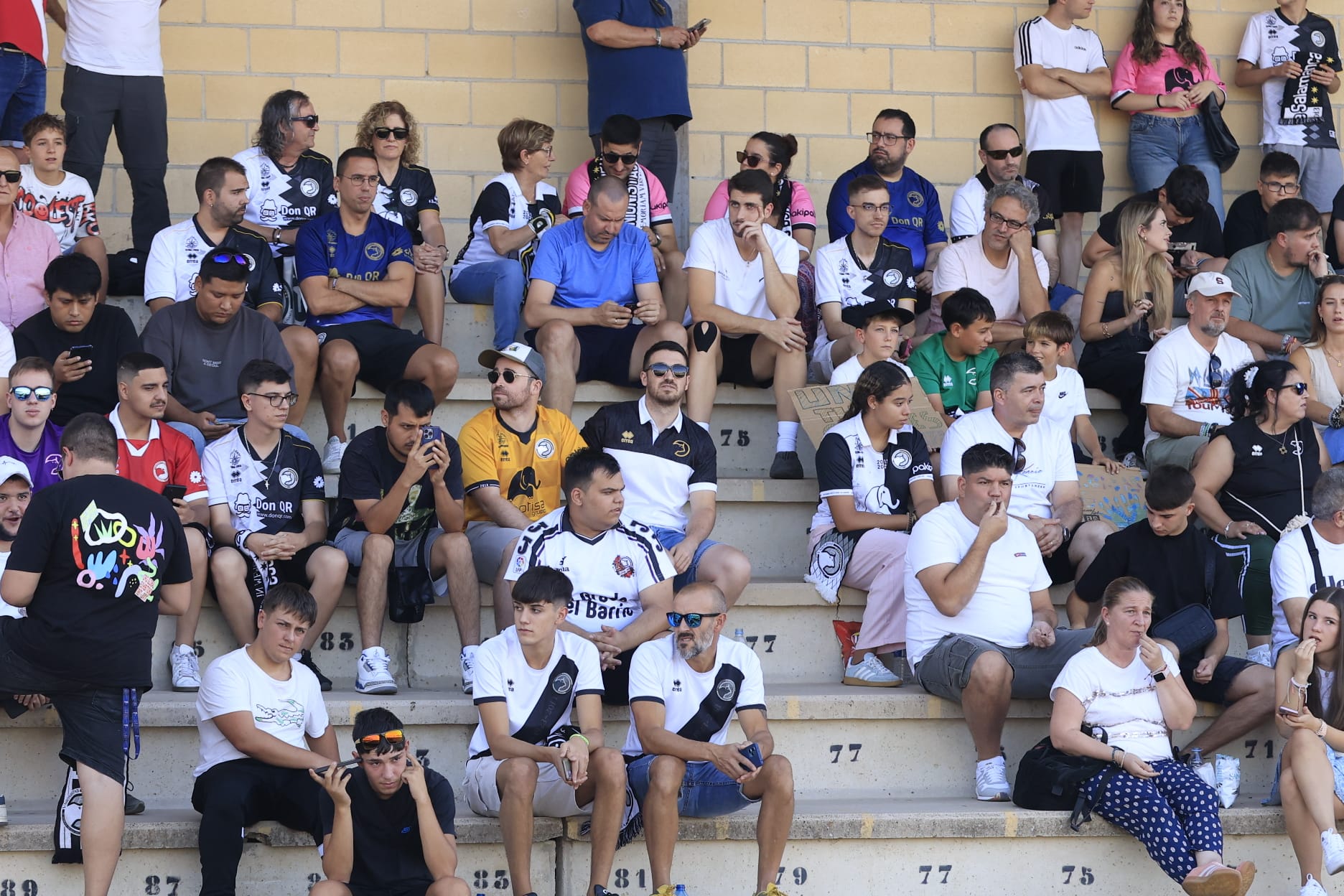 En imágenes, el partido entre Unionistas y el Mérida que honra a la extinta UDS