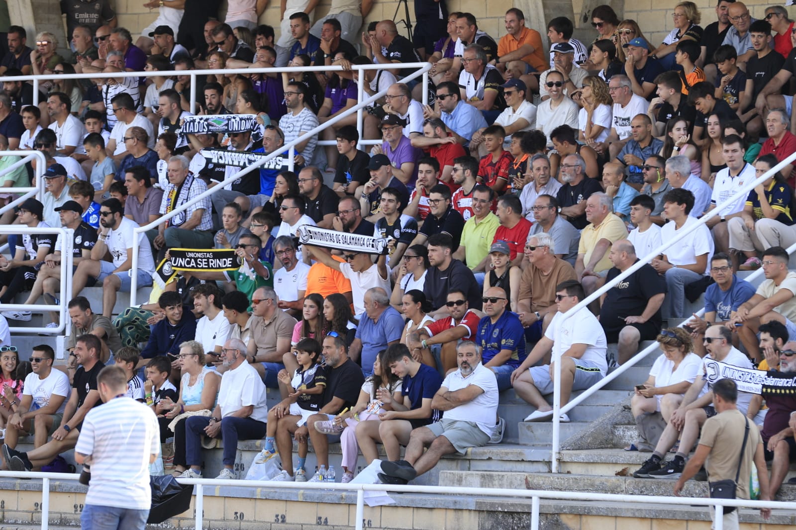 En imágenes, el partido entre Unionistas y el Mérida que honra a la extinta UDS