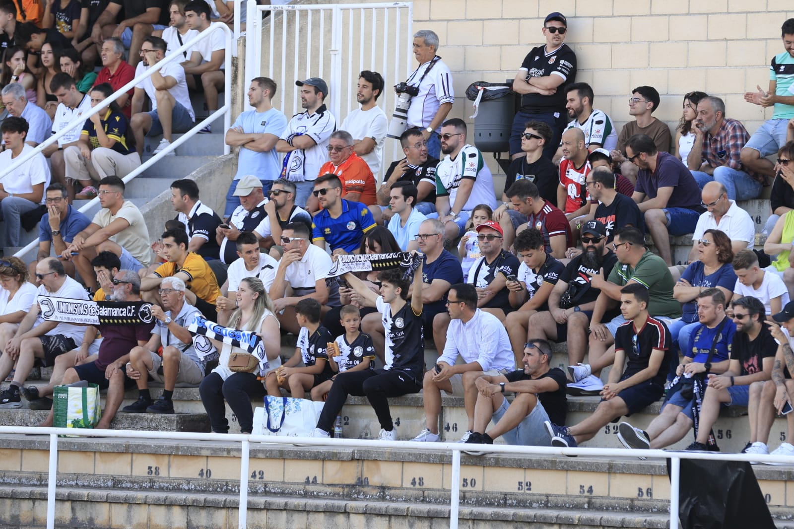 En imágenes, el partido entre Unionistas y el Mérida que honra a la extinta UDS