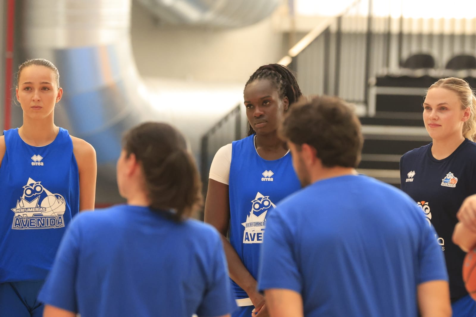 El primer entrenamiento de la temporada de Perfumerías Avenida, en imágenes