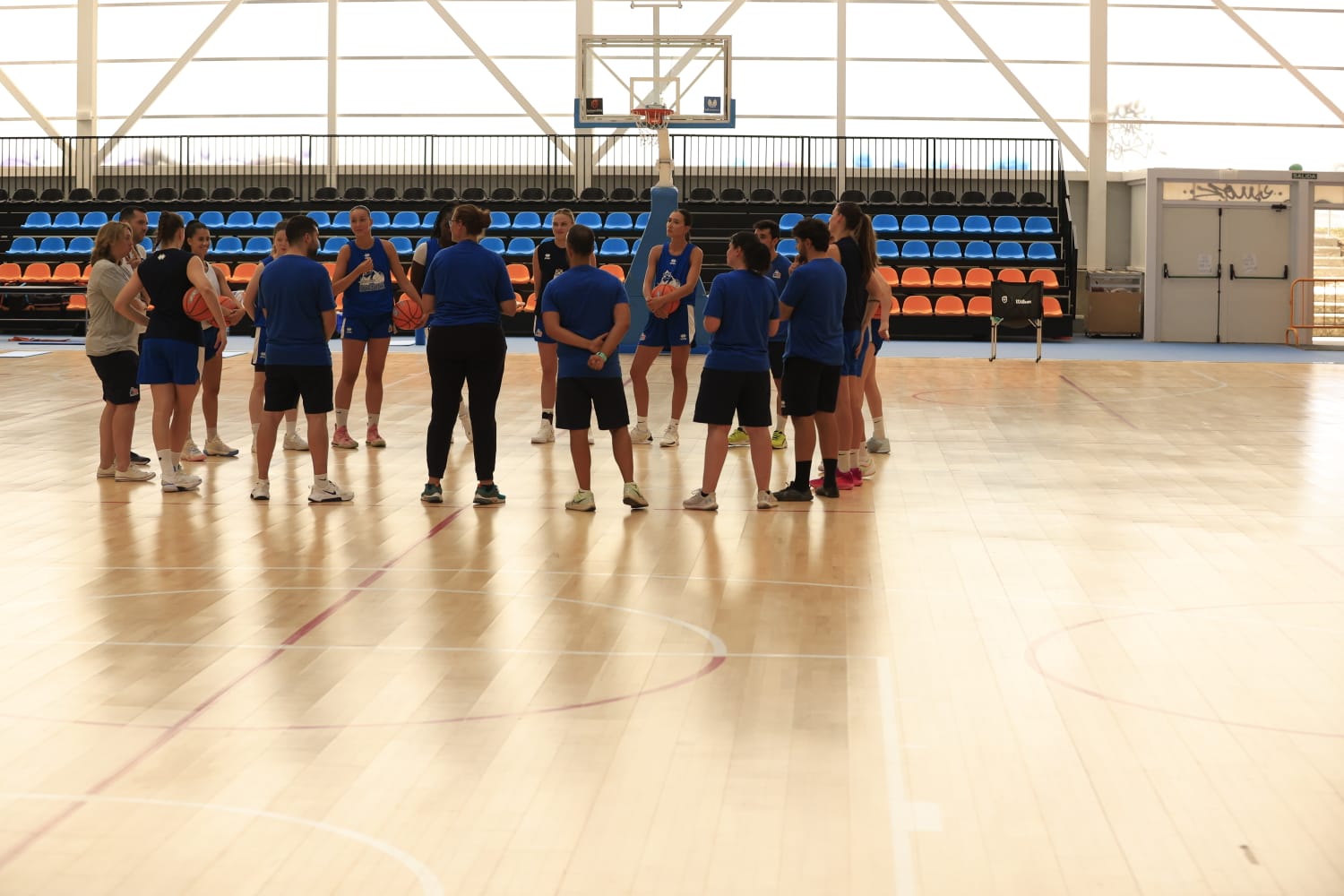 El primer entrenamiento de la temporada de Perfumerías Avenida, en imágenes