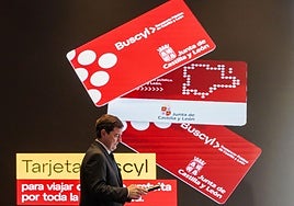 El presidente de la Junta, durante la presentación de la tarjeta Buscyl.