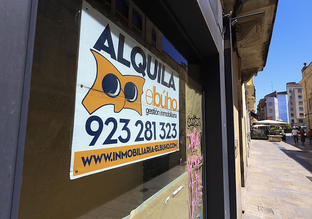 Cartel de alquiler en Salamanca