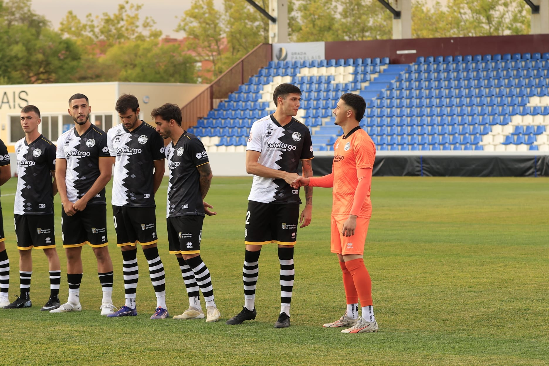 Unionistas se presenta al ocaso y en familia en el Reina Sofía