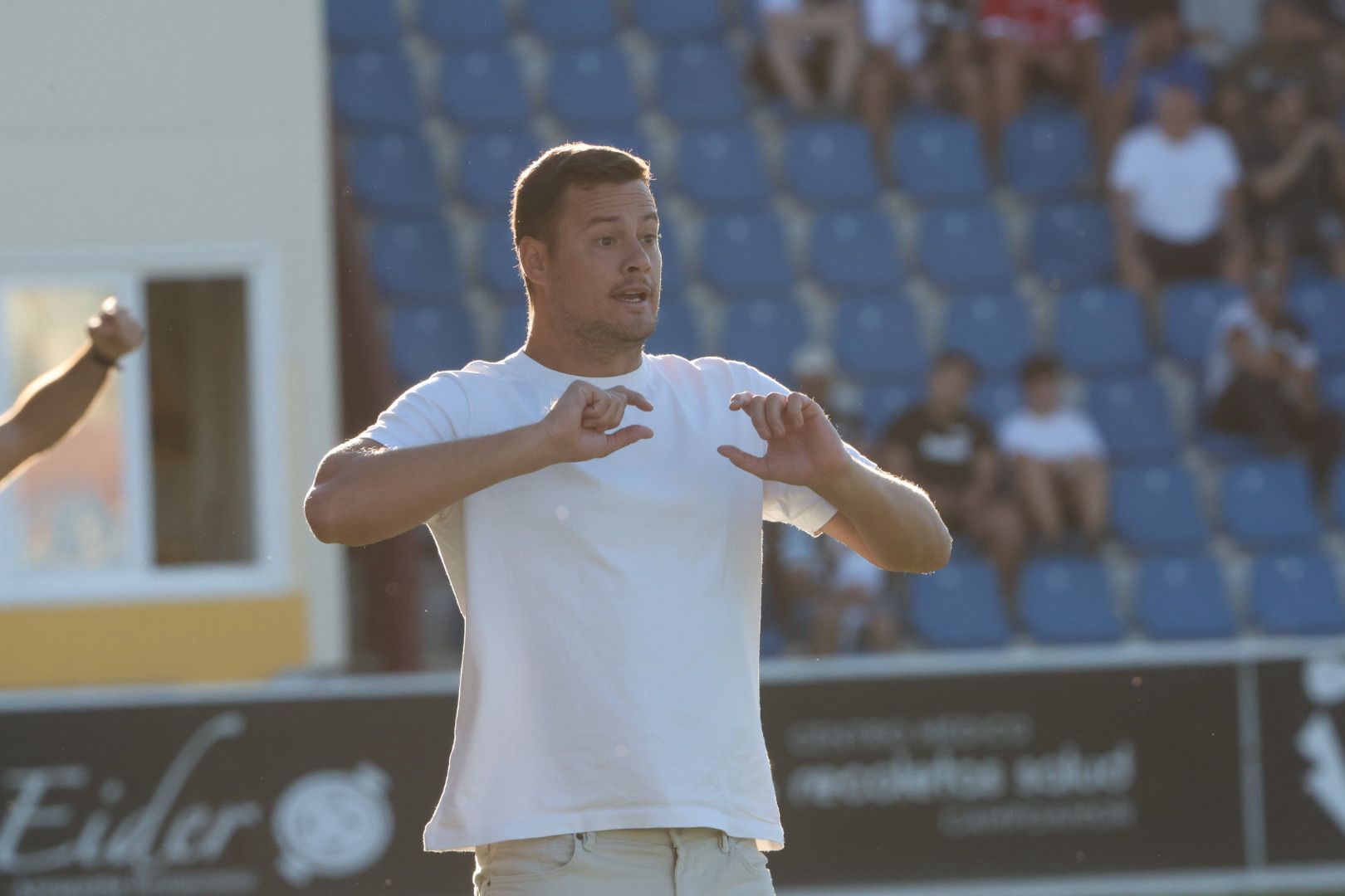 El debut ligero de Unionistas con 3.000 personas en el Reina Sofía