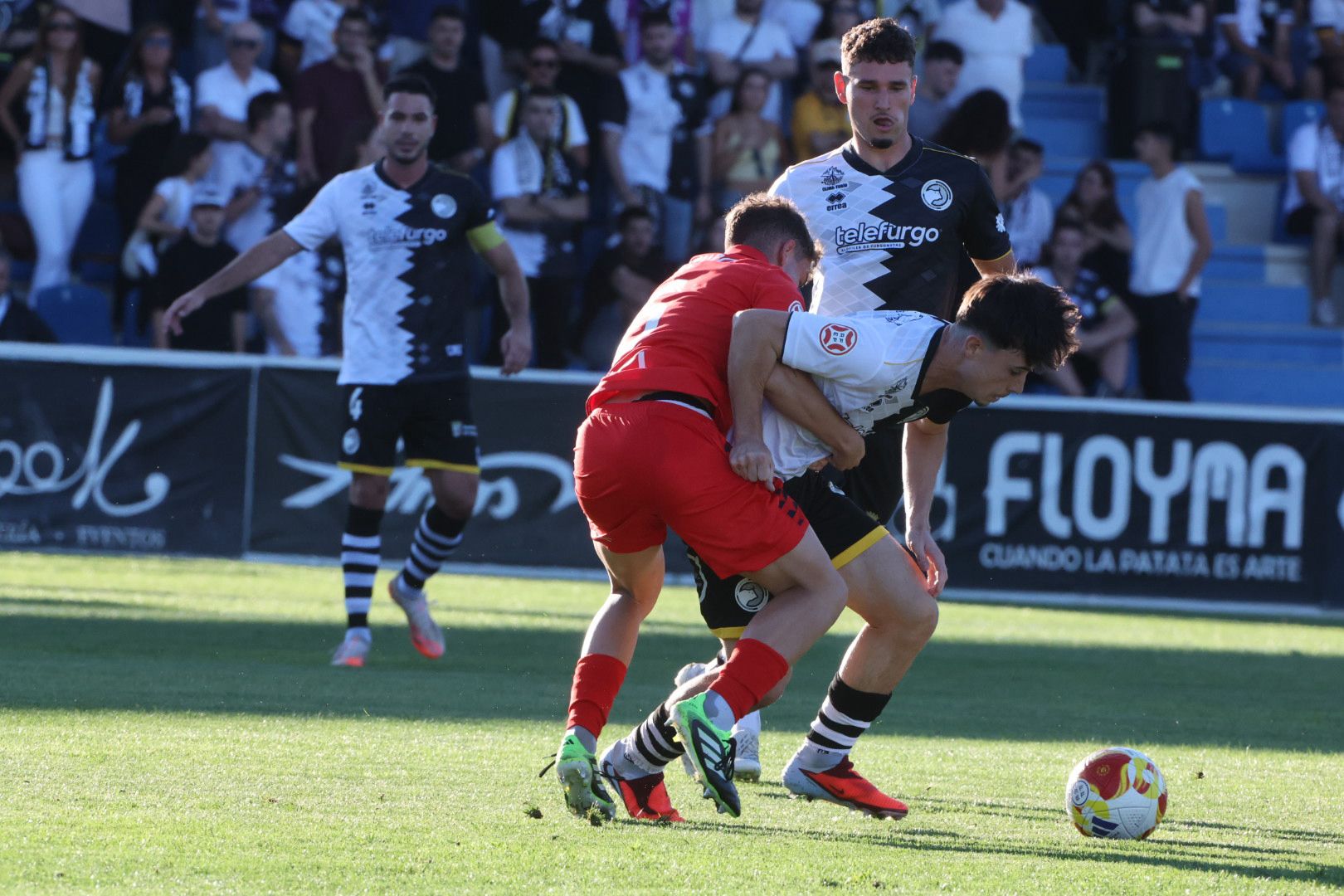 El debut ligero de Unionistas con 3.000 personas en el Reina Sofía