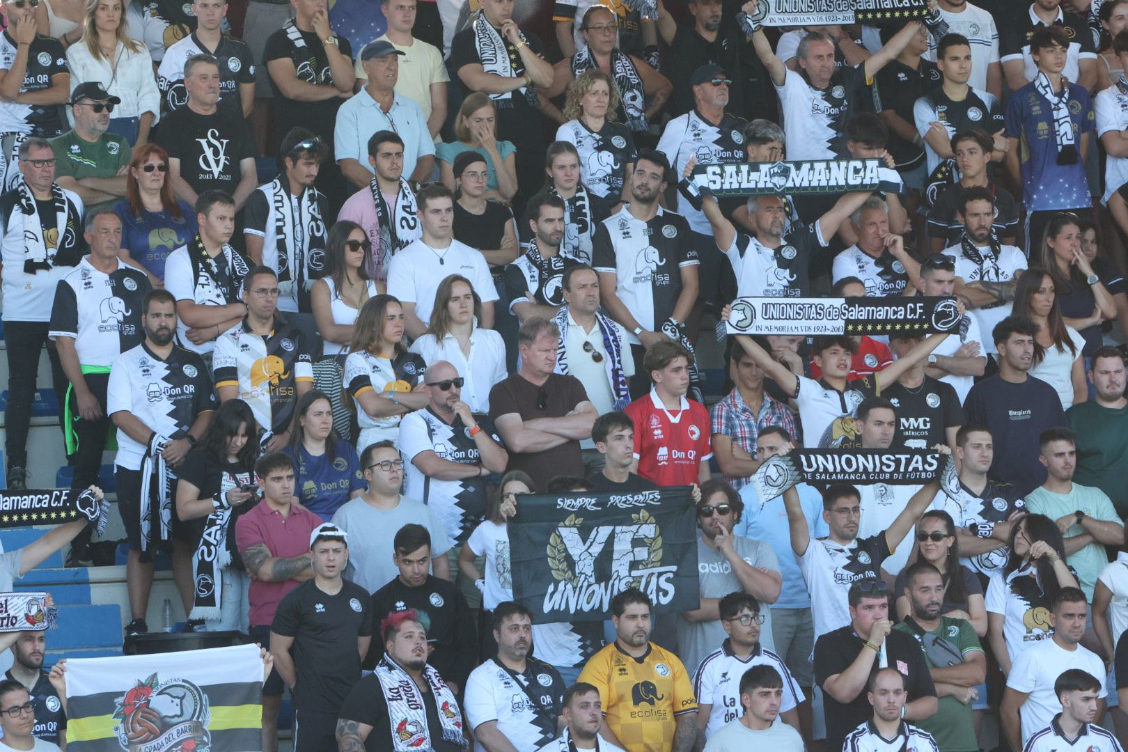 El debut ligero de Unionistas con 3.000 personas en el Reina Sofía