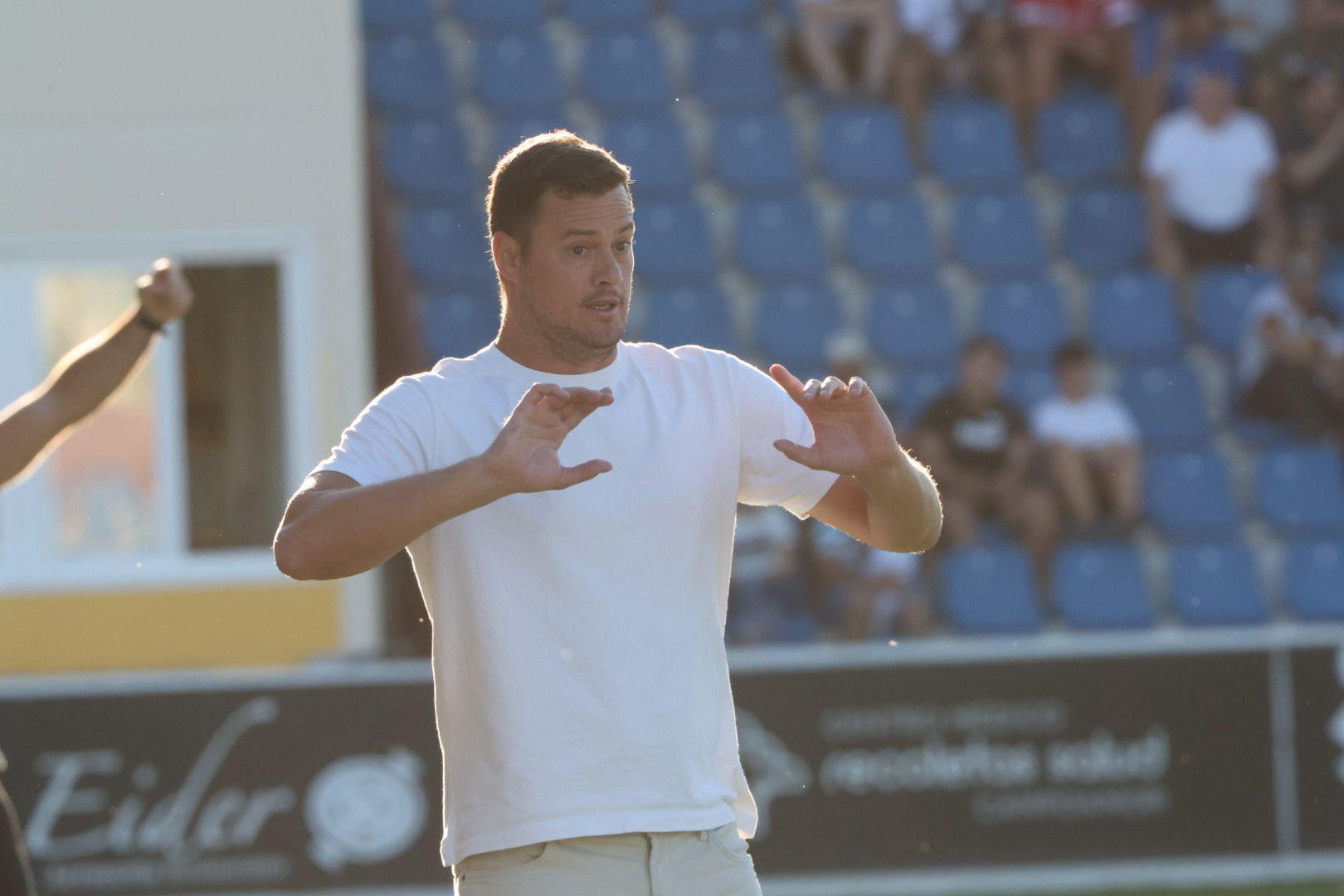 El debut ligero de Unionistas con 3.000 personas en el Reina Sofía