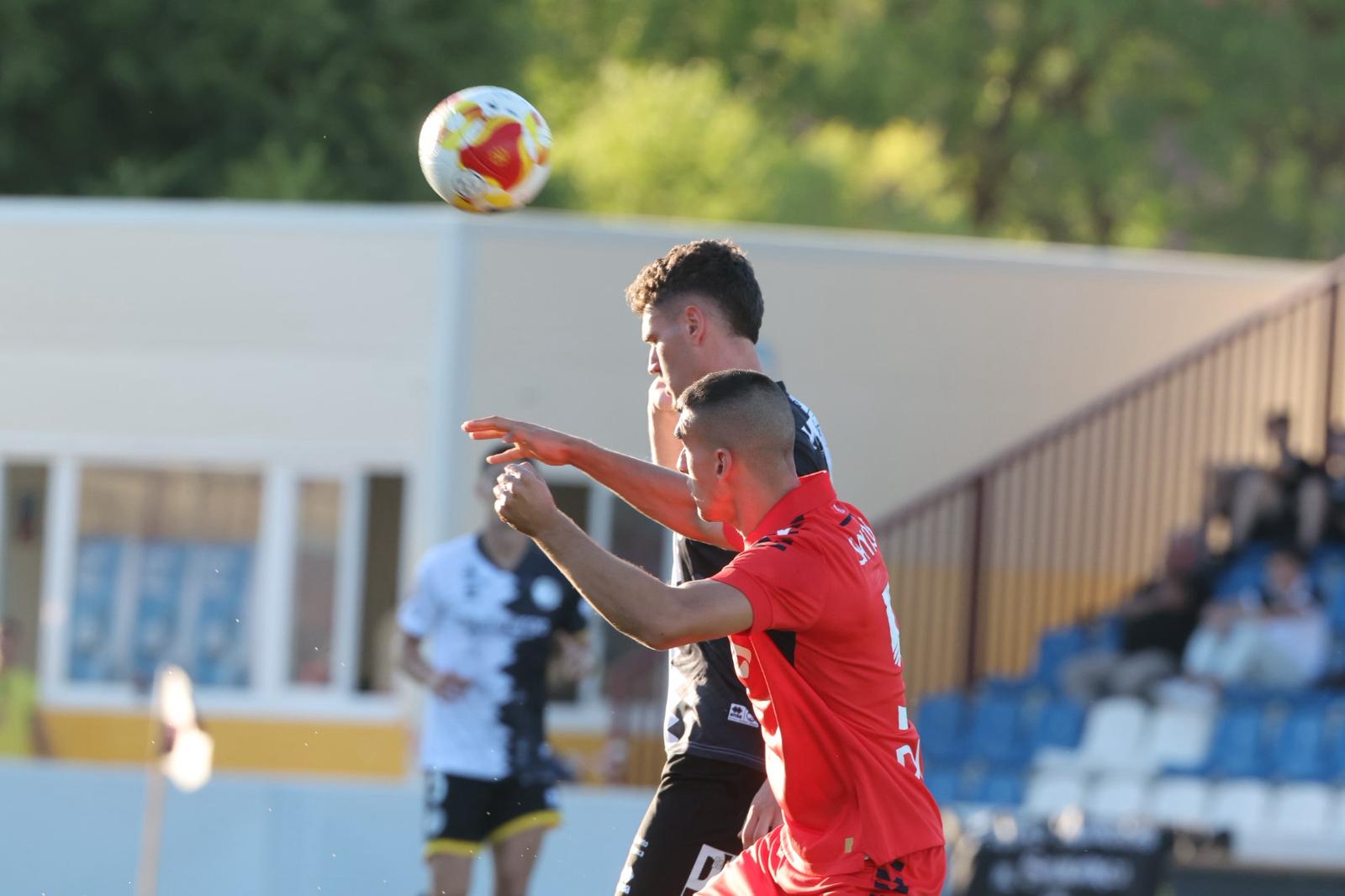 El debut ligero de Unionistas con 3.000 personas en el Reina Sofía