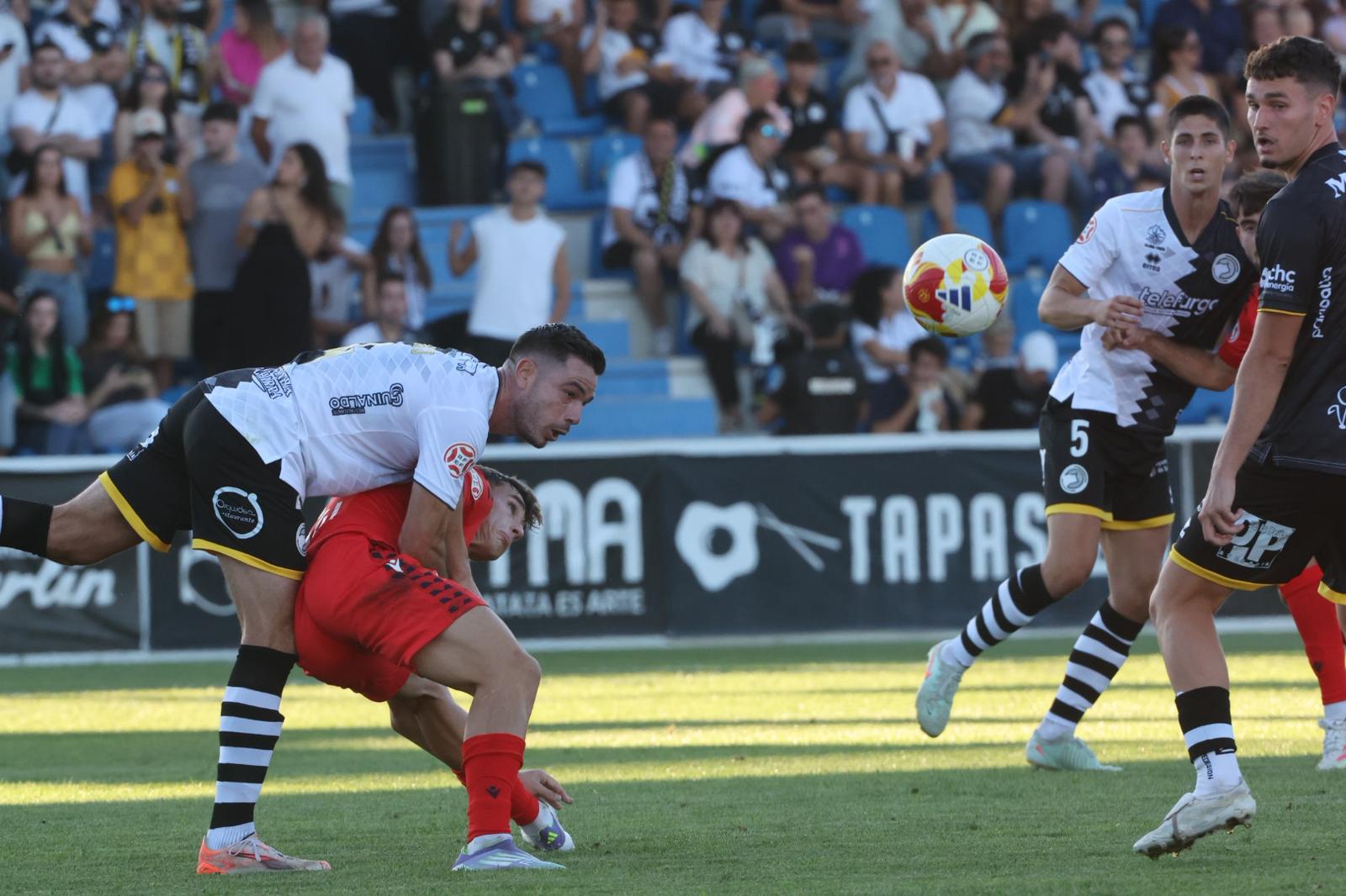 El debut ligero de Unionistas con 3.000 personas en el Reina Sofía