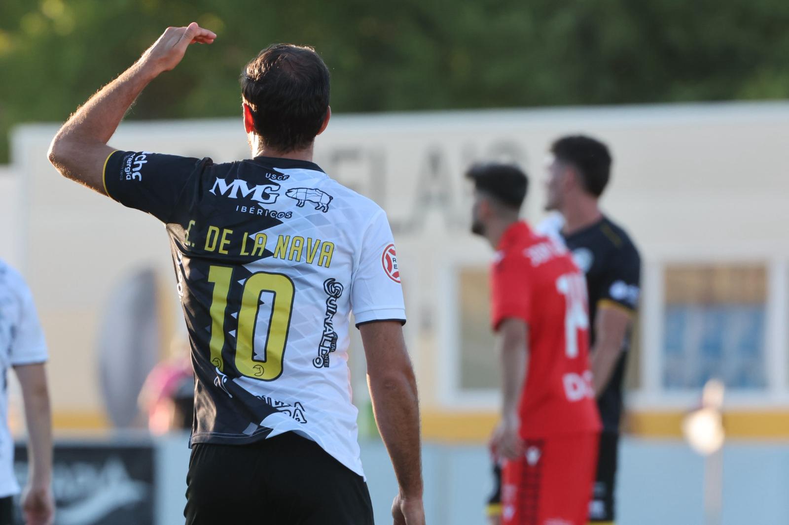 El debut ligero de Unionistas con 3.000 personas en el Reina Sofía