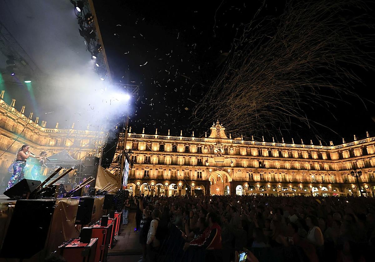 Imagen de un concierto en la Plaza Mayor de Salamanca durante las Fiestas.