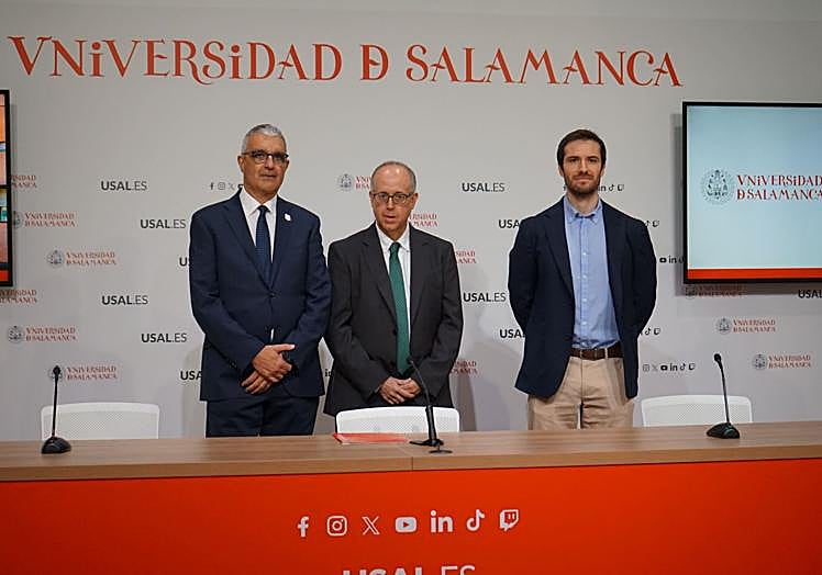 De izq a derecha: Dr Xosé Bustelo, Dr José Miguel Mateos Roco y Dr Francisco Lorenzo-Martín.