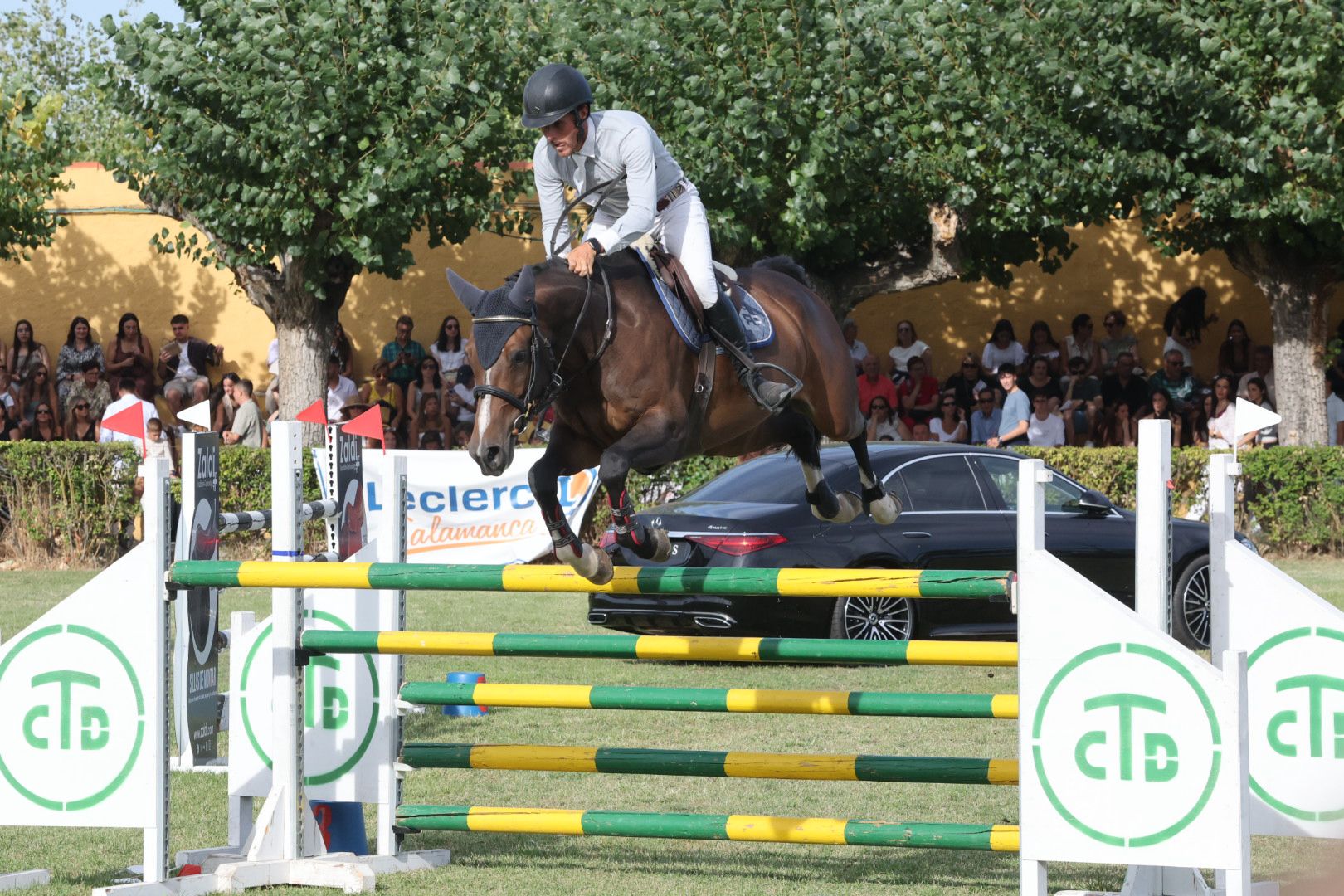 El Concurso Hípico de Salamanca vive su segunda jornada con saltos de altura y una gran expectación