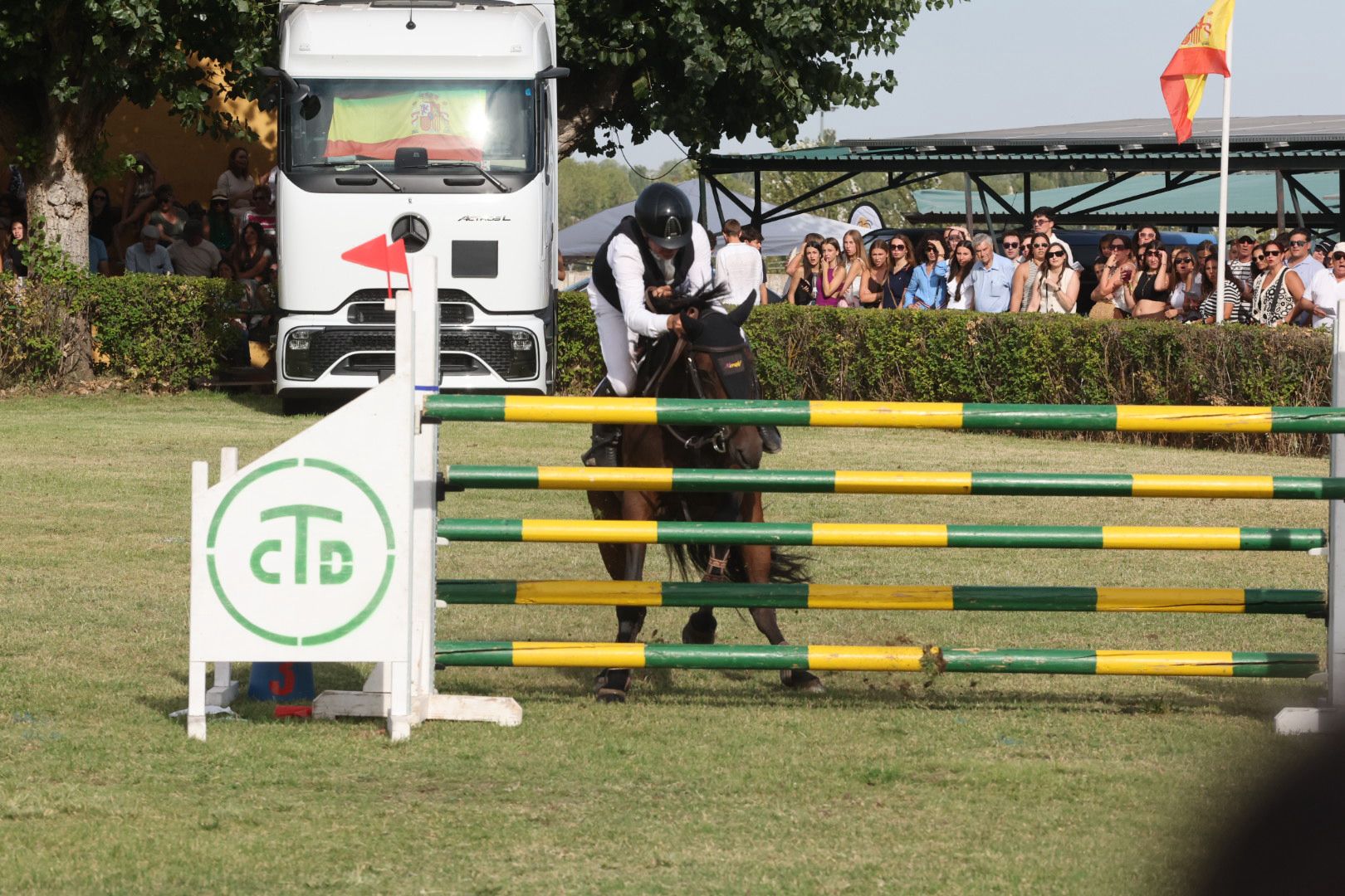 El Concurso Hípico de Salamanca vive su segunda jornada con saltos de altura y una gran expectación