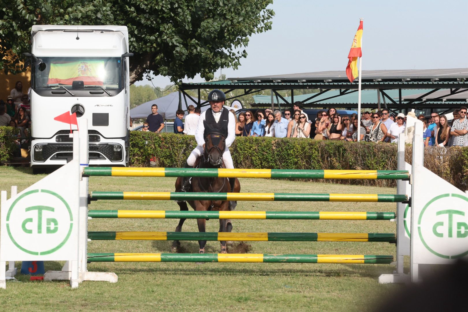 El Concurso Hípico de Salamanca vive su segunda jornada con saltos de altura y una gran expectación