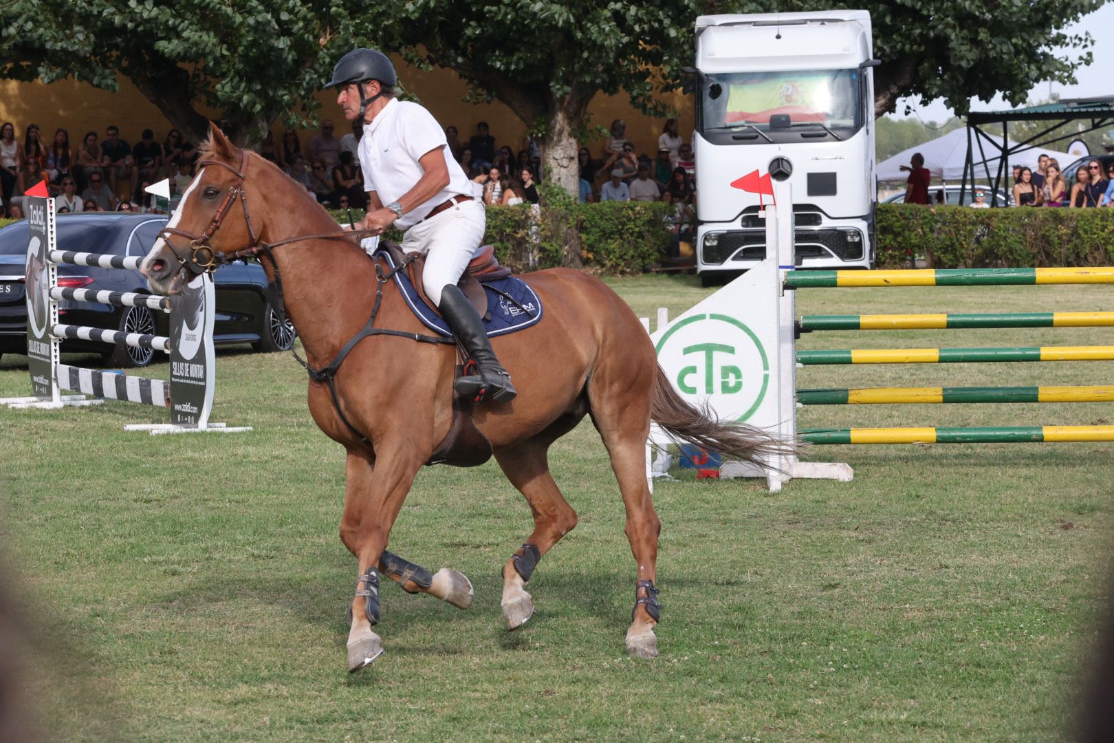 El Concurso Hípico de Salamanca vive su segunda jornada con saltos de altura y una gran expectación