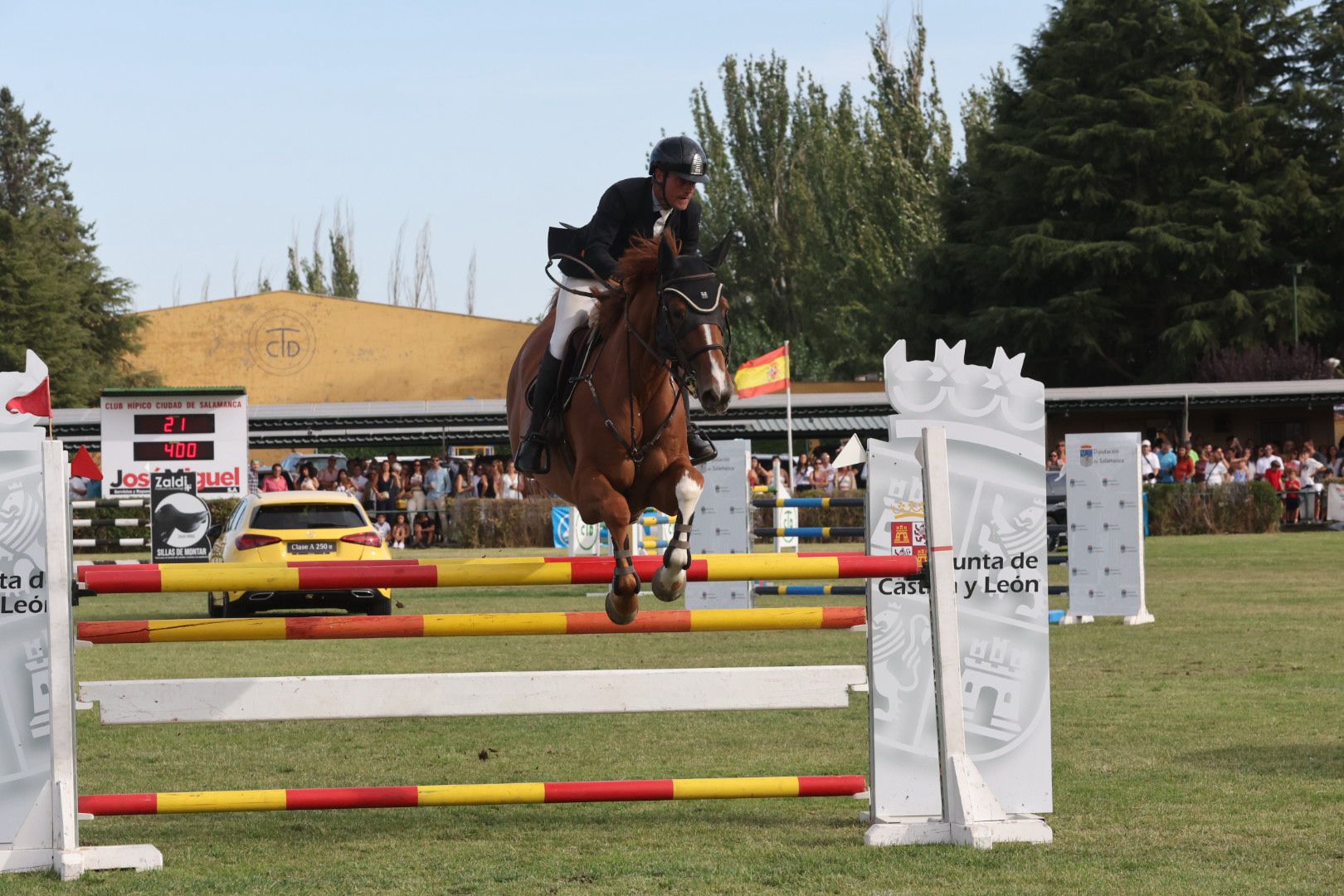 El Concurso Hípico de Salamanca vive su segunda jornada con saltos de altura y una gran expectación
