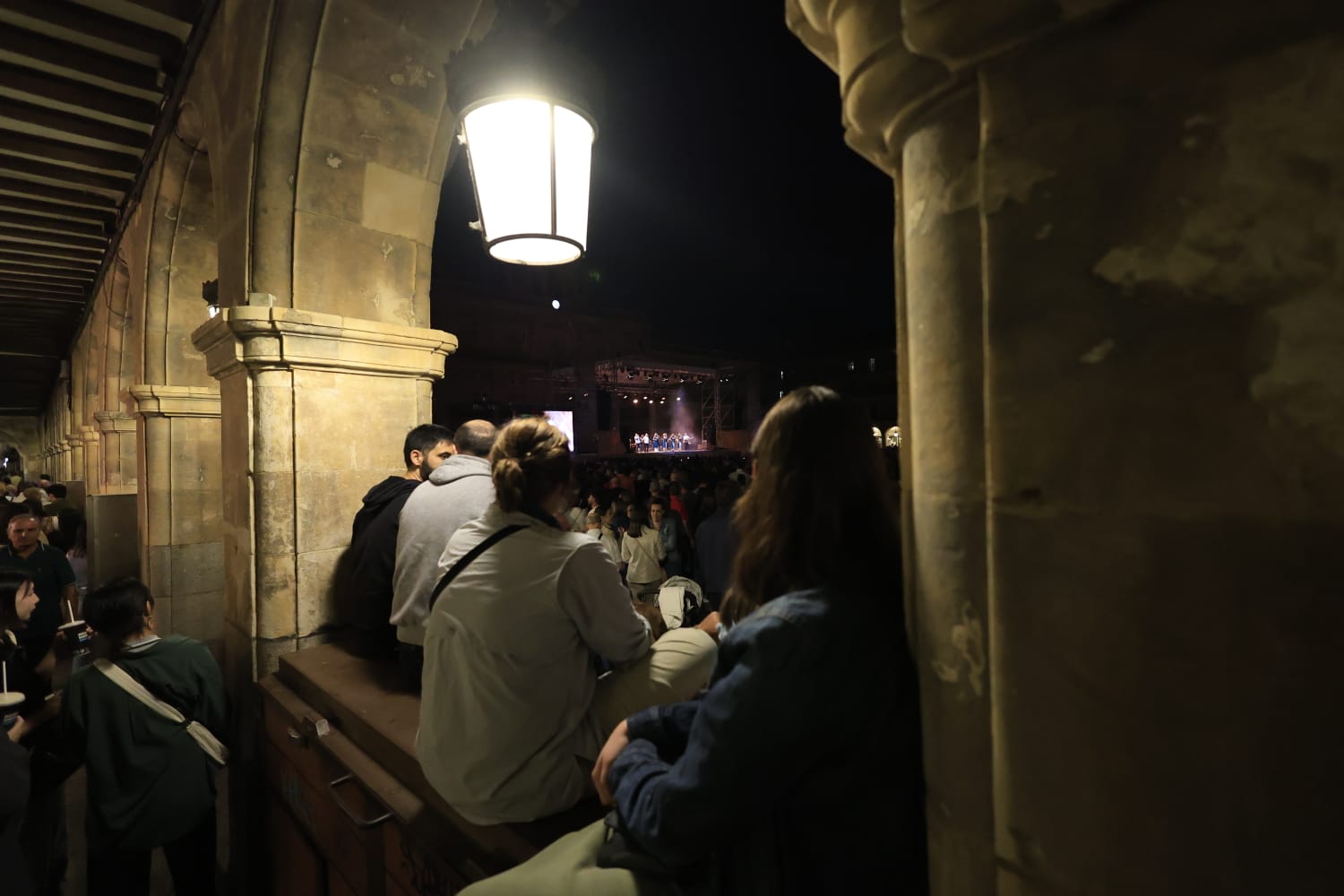 Fiesta flamenca en una Plaza Mayor a rebosar con Siempre Así