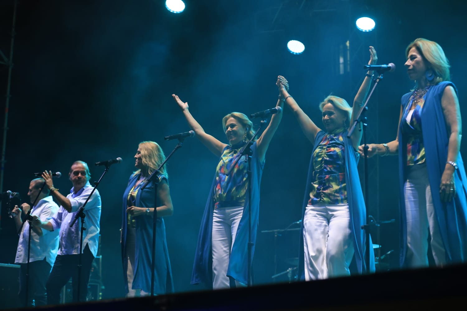 Fiesta flamenca en una Plaza Mayor a rebosar con Siempre Así