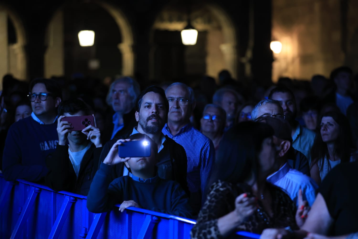 Fiesta flamenca en una Plaza Mayor a rebosar con Siempre Así