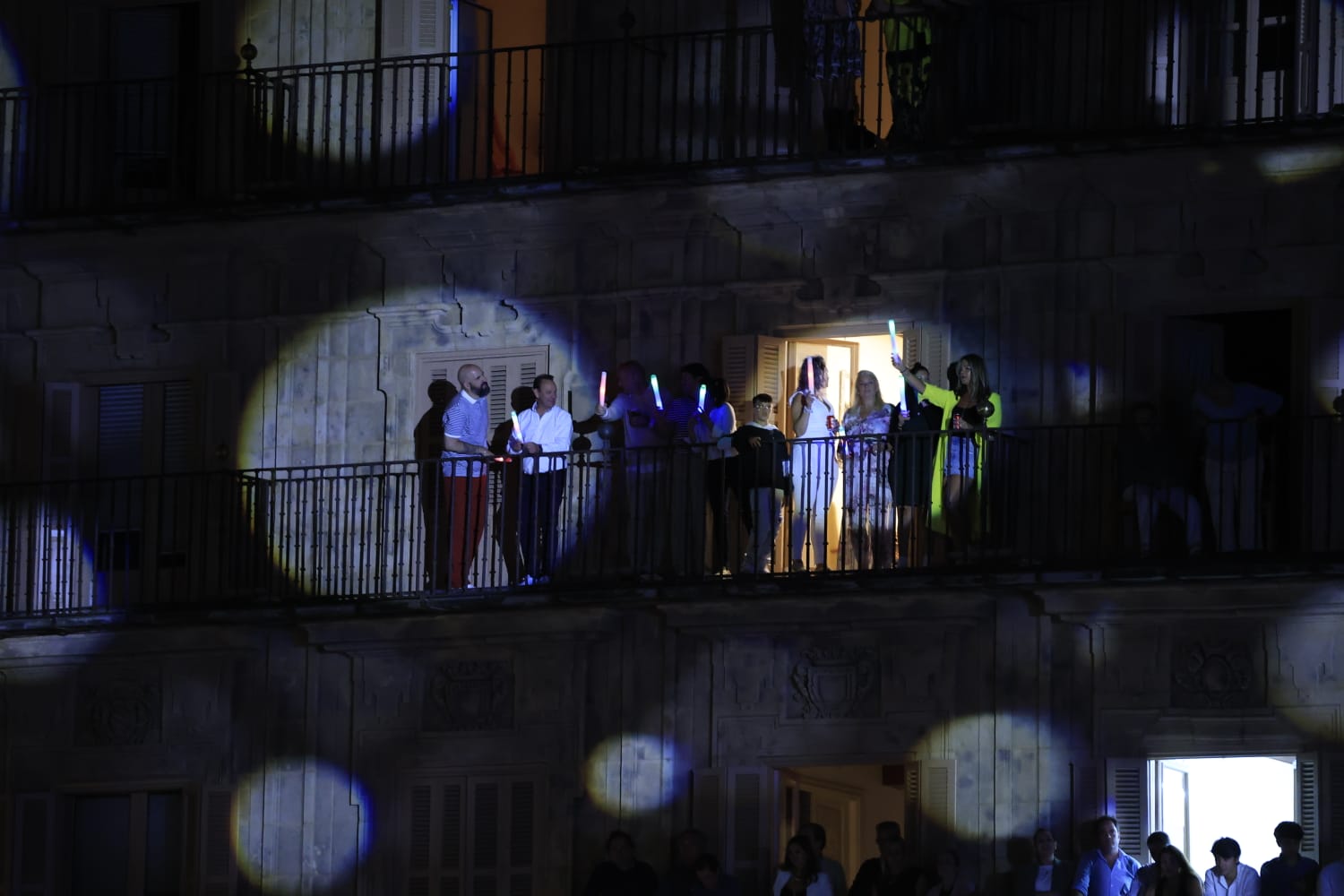 Fiesta flamenca en una Plaza Mayor a rebosar con Siempre Así