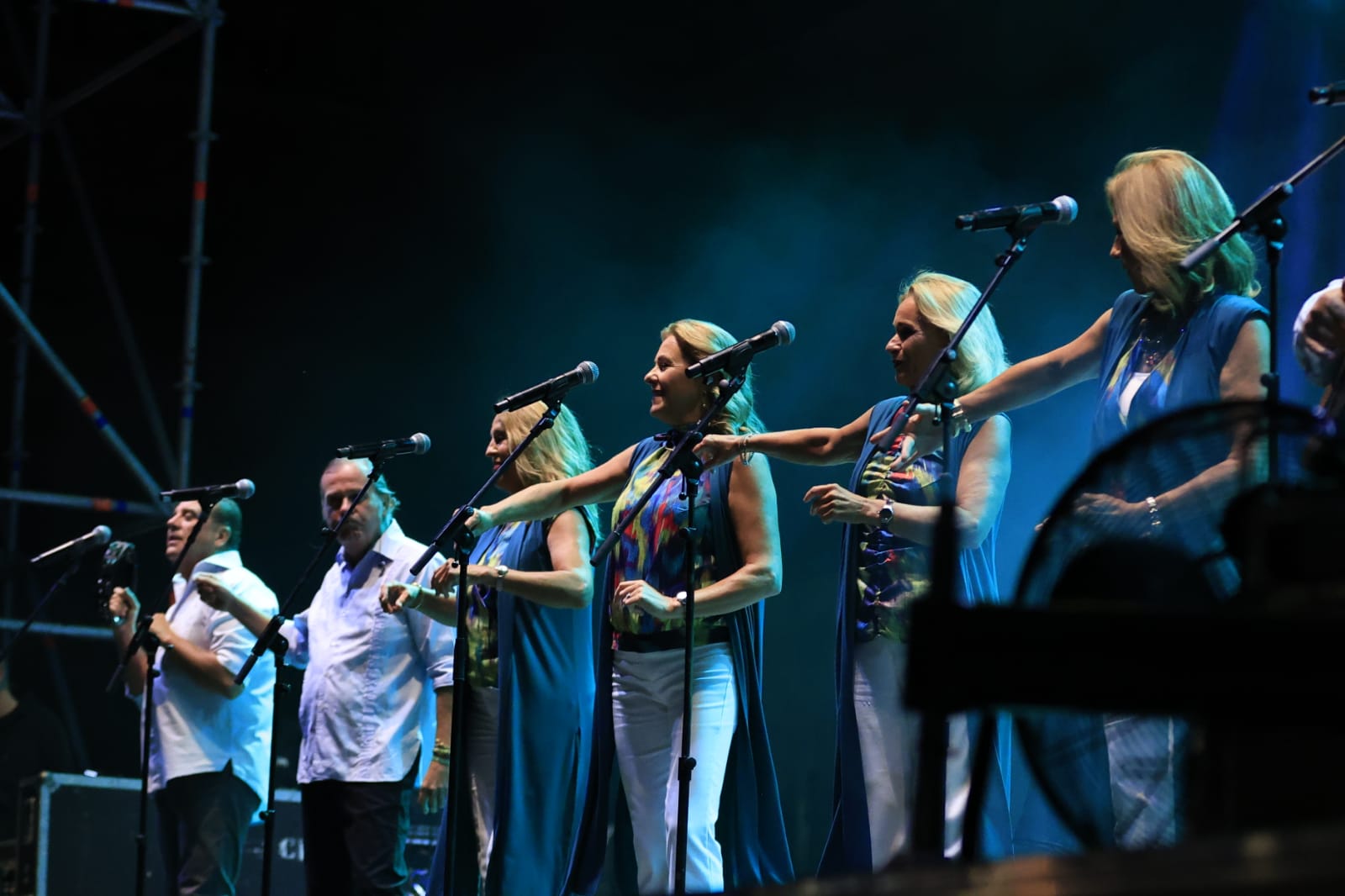 Fiesta flamenca en una Plaza Mayor a rebosar con Siempre Así
