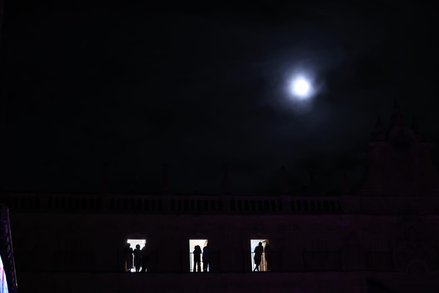 Fiesta flamenca en una Plaza Mayor a rebosar con Siempre Así