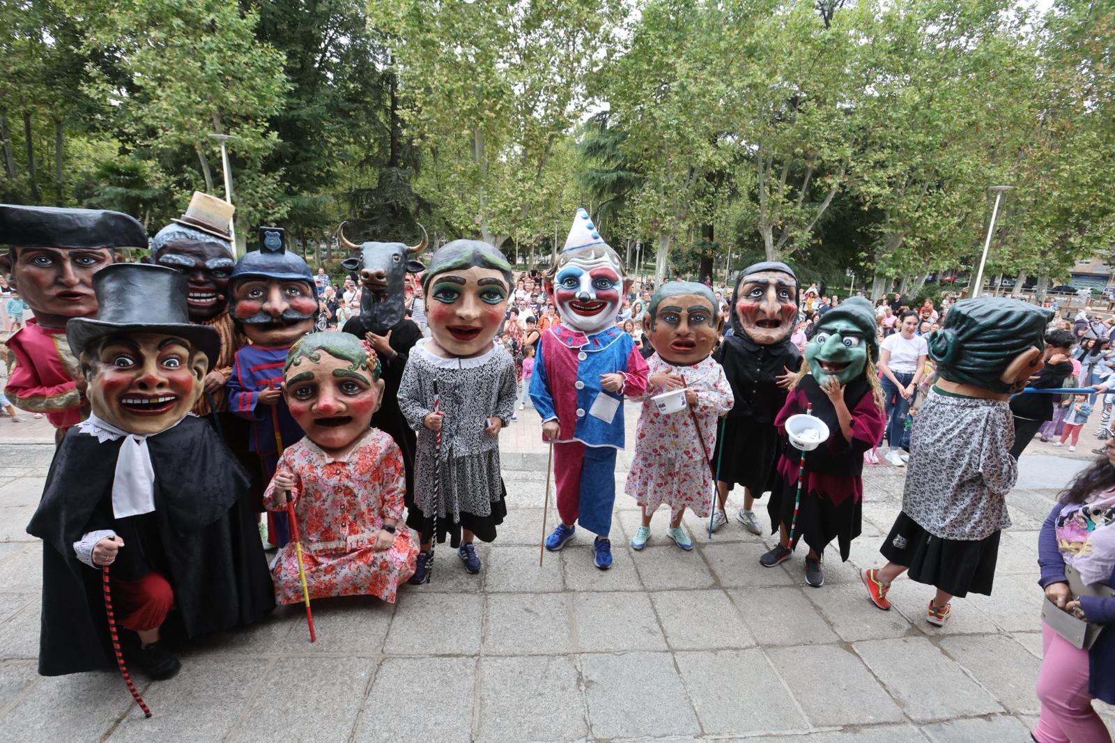 La diversión toma la salida desde La Alamedilla para cabezudos y moteros