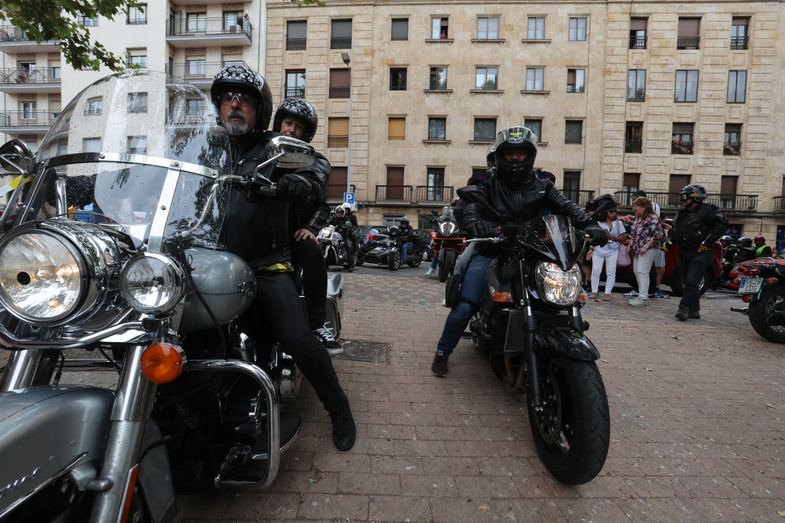 La diversión toma la salida desde La Alamedilla para cabezudos y moteros