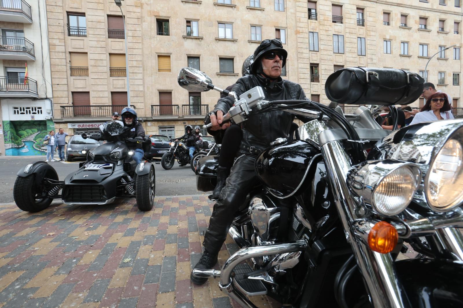 La diversión toma la salida desde La Alamedilla para cabezudos y moteros
