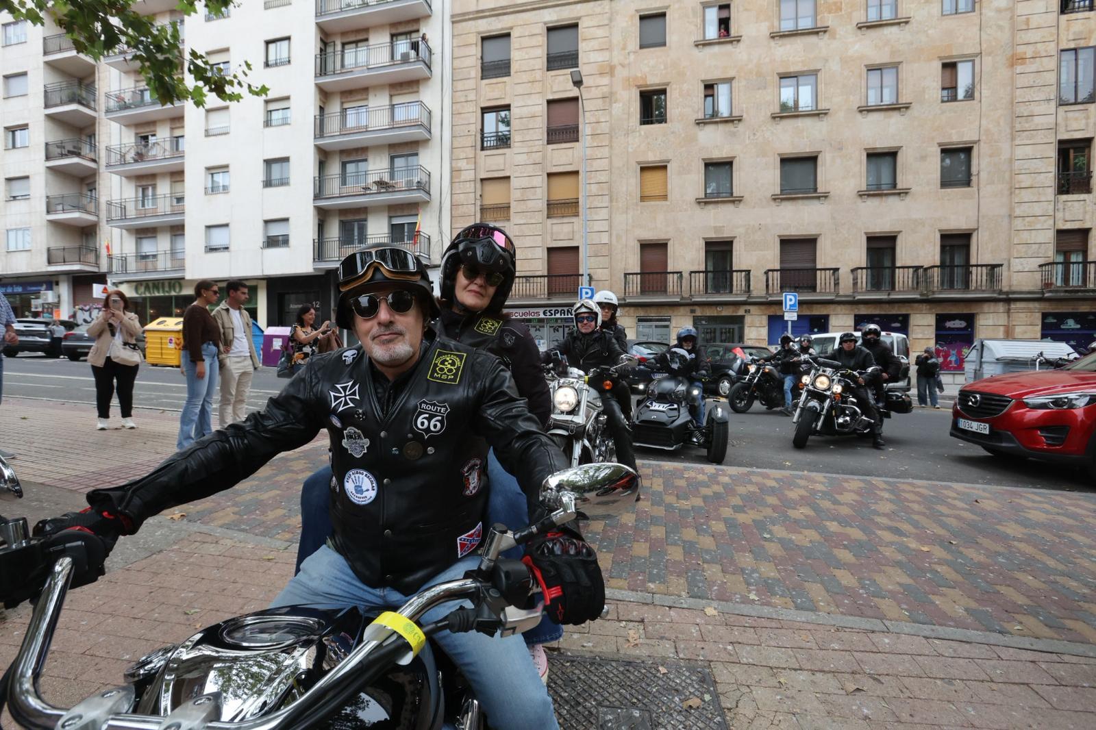 La diversión toma la salida desde La Alamedilla para cabezudos y moteros