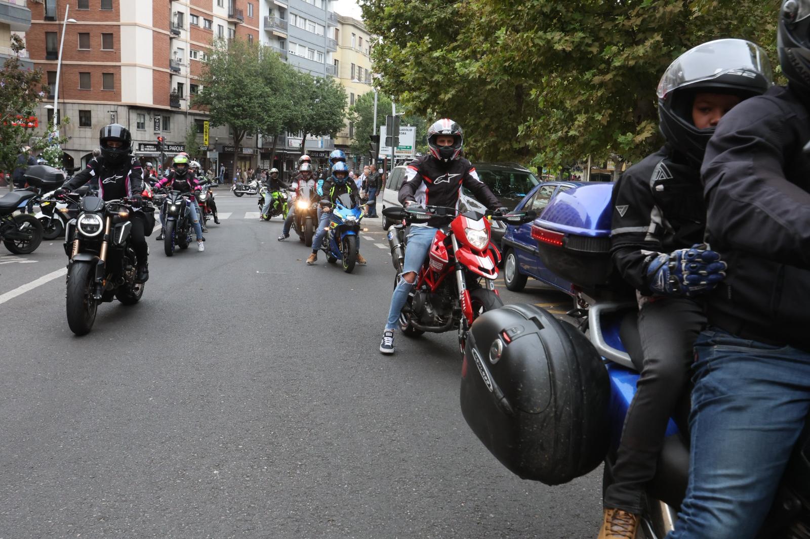 La diversión toma la salida desde La Alamedilla para cabezudos y moteros