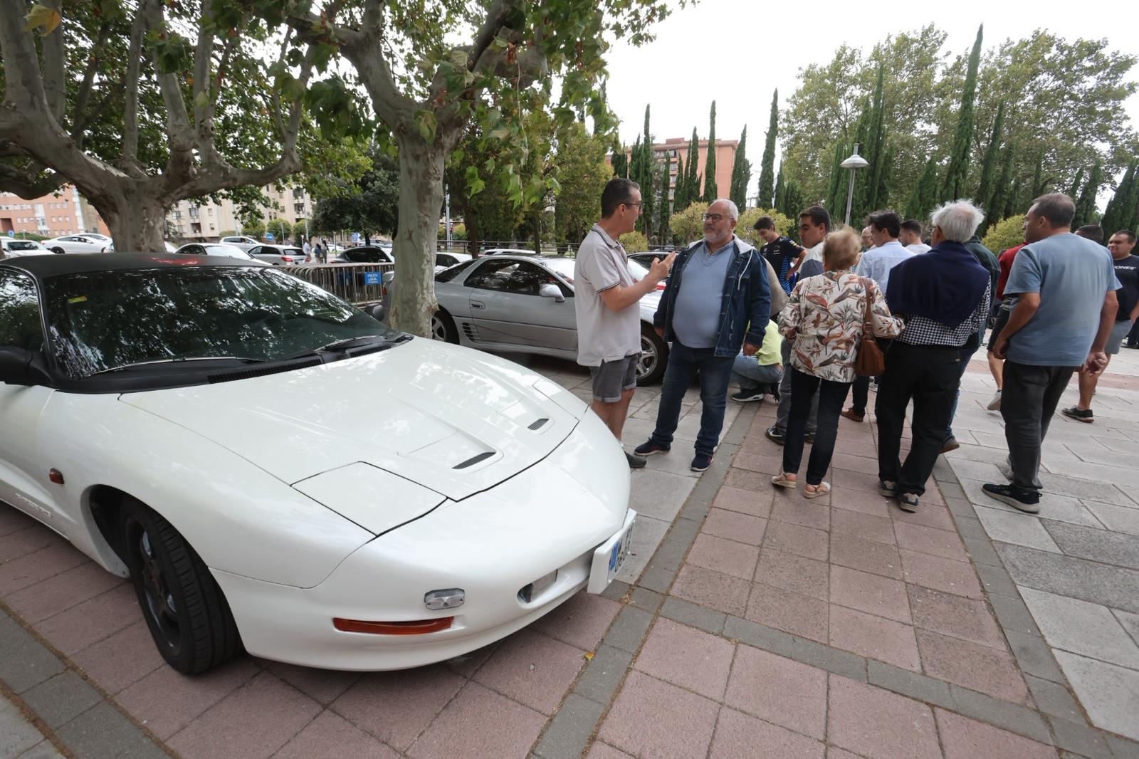 Los coches clásicos enriquecen la vista más icónica de Salamanca