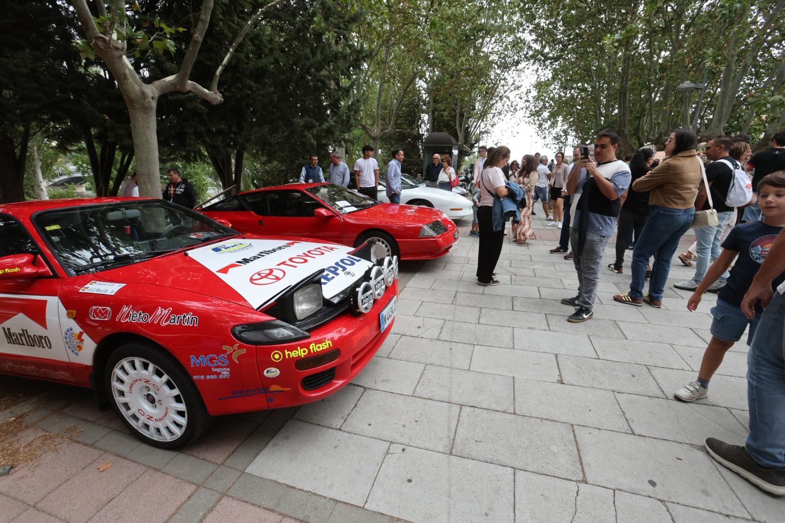 Los coches clásicos enriquecen la vista más icónica de Salamanca