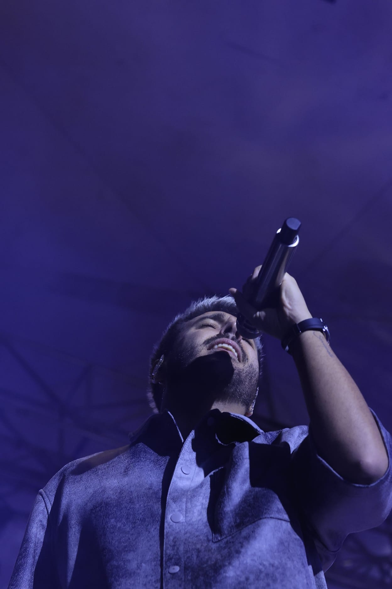 Un inesperado Antonio José llena de arte la Plaza Mayor de Salamanca