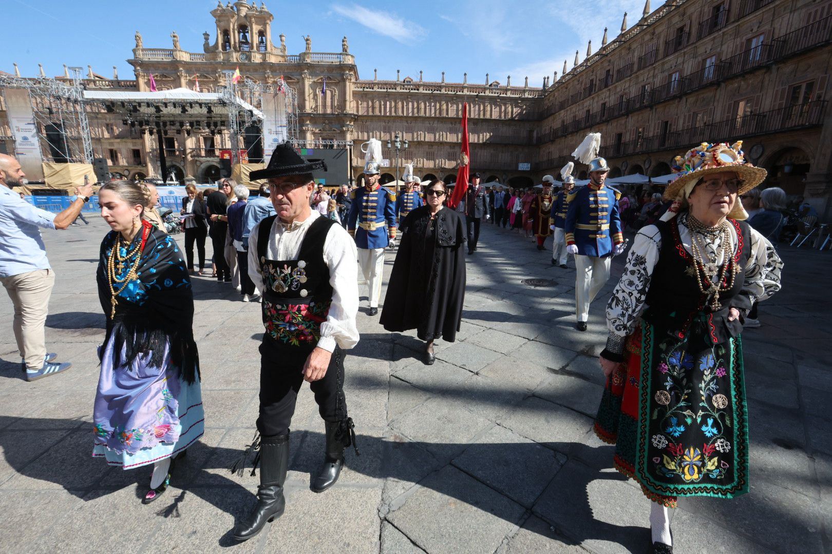 Pleno de autoridades en la tradicional misa de la Virgen de la Vega