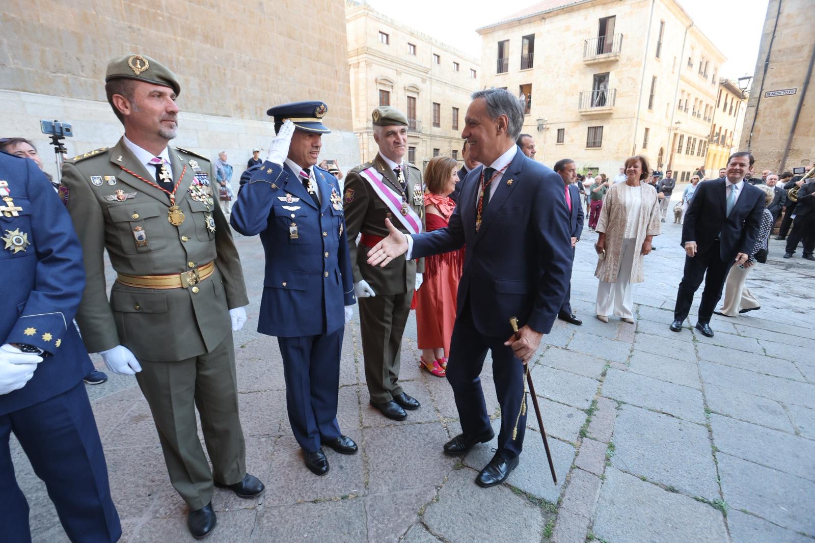 Pleno de autoridades en la tradicional misa de la Virgen de la Vega