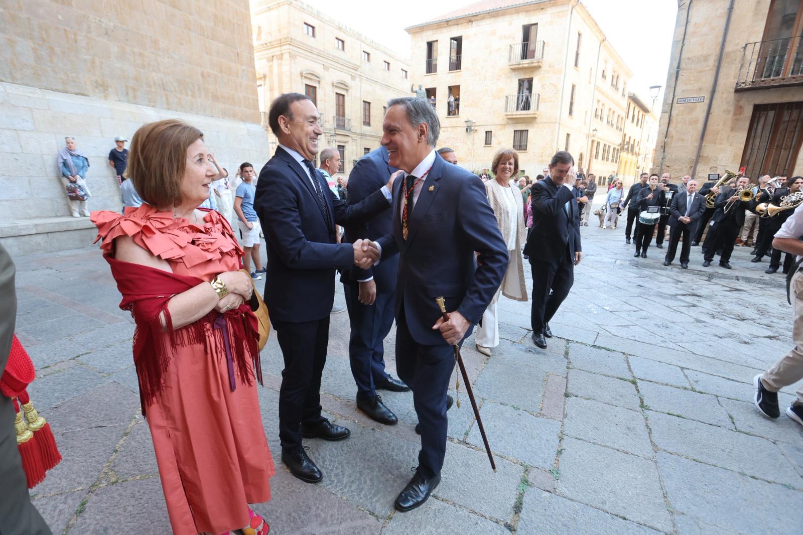 Pleno de autoridades en la tradicional misa de la Virgen de la Vega