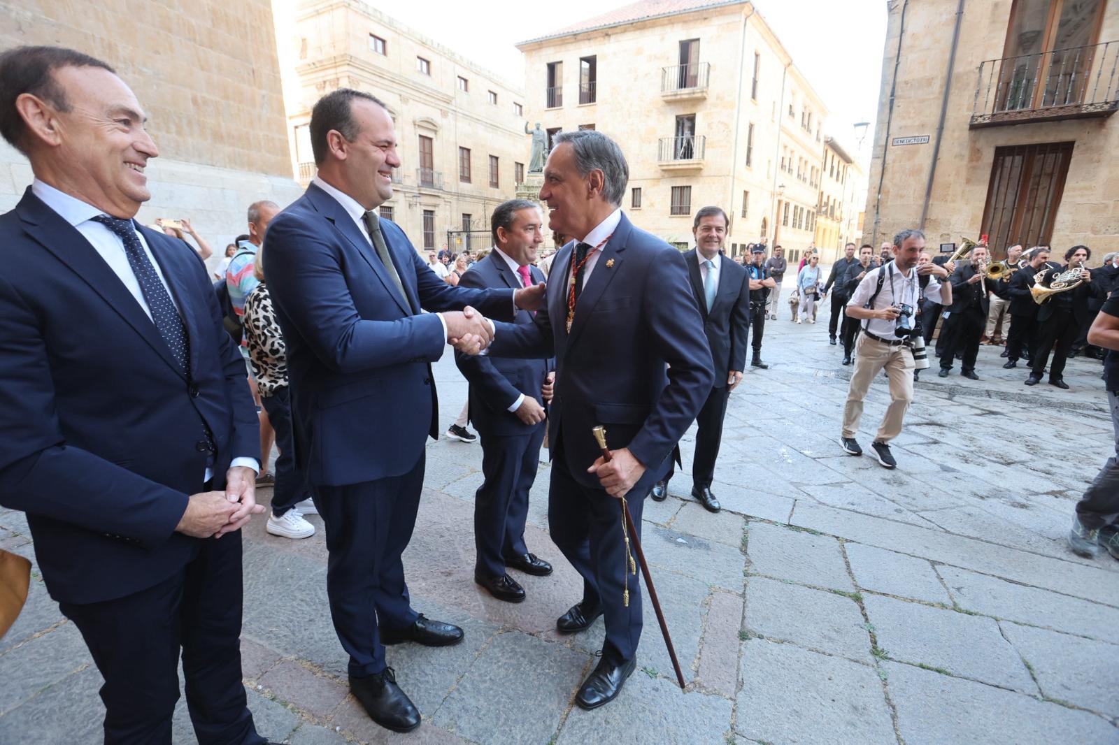 Pleno de autoridades en la tradicional misa de la Virgen de la Vega