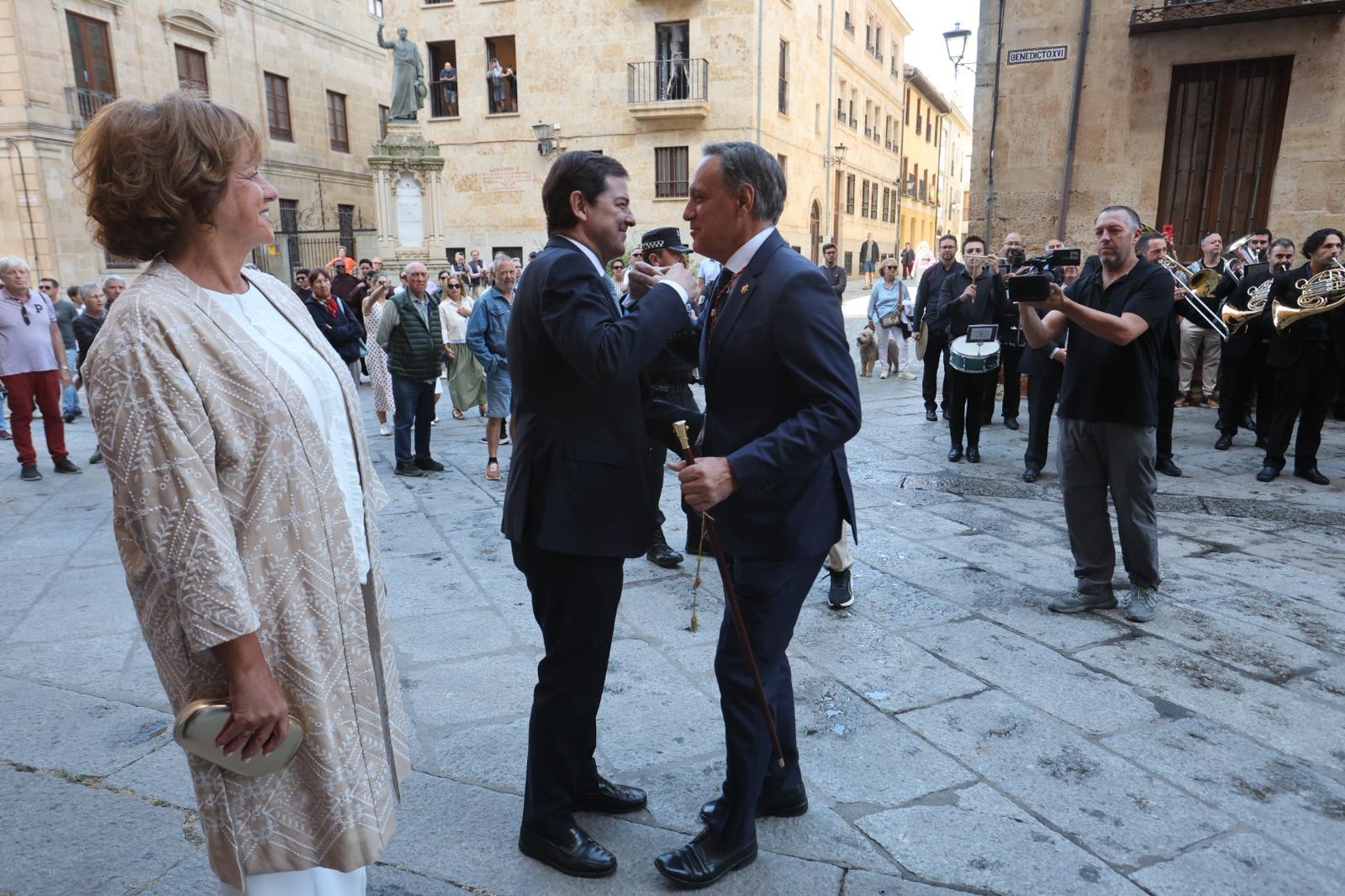 Pleno de autoridades en la tradicional misa de la Virgen de la Vega
