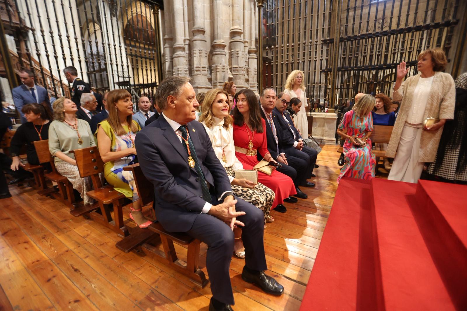 Pleno de autoridades en la tradicional misa de la Virgen de la Vega